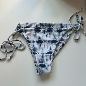 Show Me Your Mumu Tie-Dye Blue Mermaid Bikini Bottom size small NWOT vacation